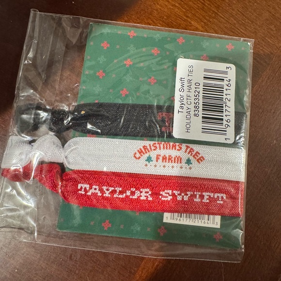 Taylor Swift Christmas Tree Farm Hair Ties - Picture 4 of 5